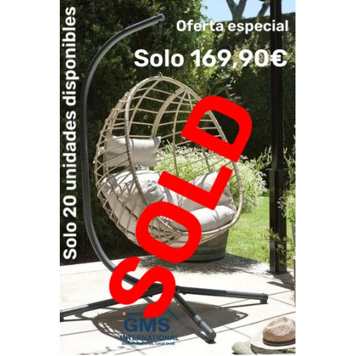 Silla colgante de acero y ratán sintético. 