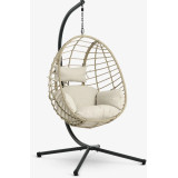 Silla colgante de acero y ratán sintético. 